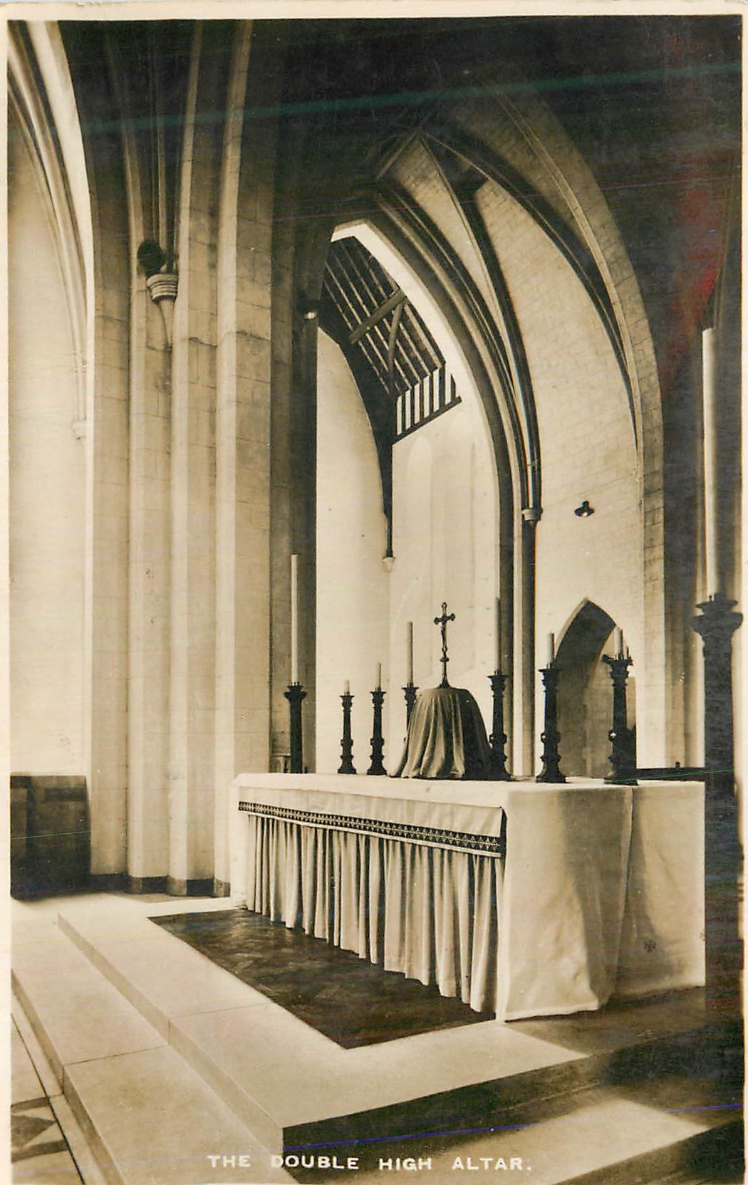 L'Altar double élevé — Cathédrale — éditeur non visible