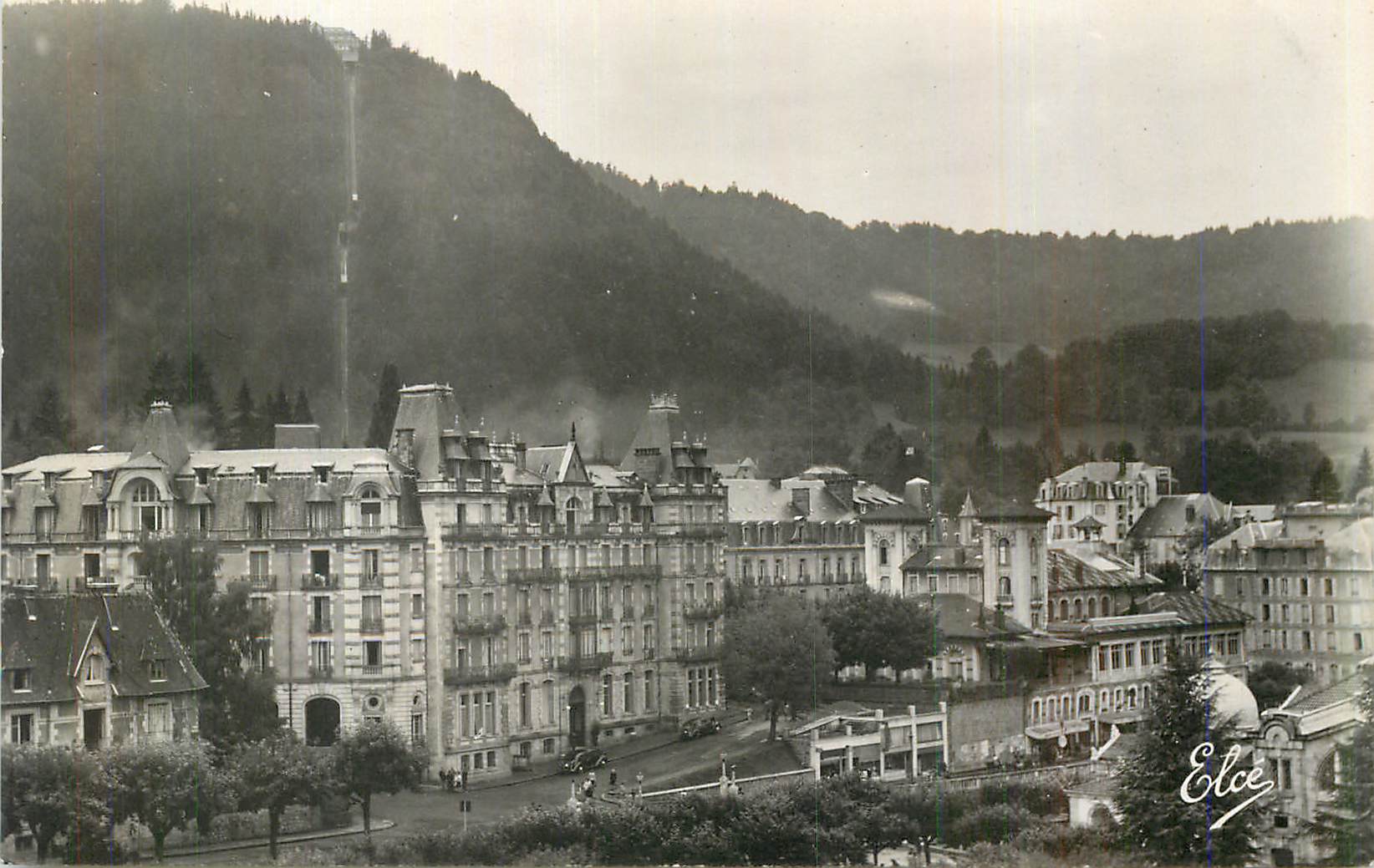 CPM La Bourboule P de D L Hotel Metropole et le Funiculaire de Charlannes 