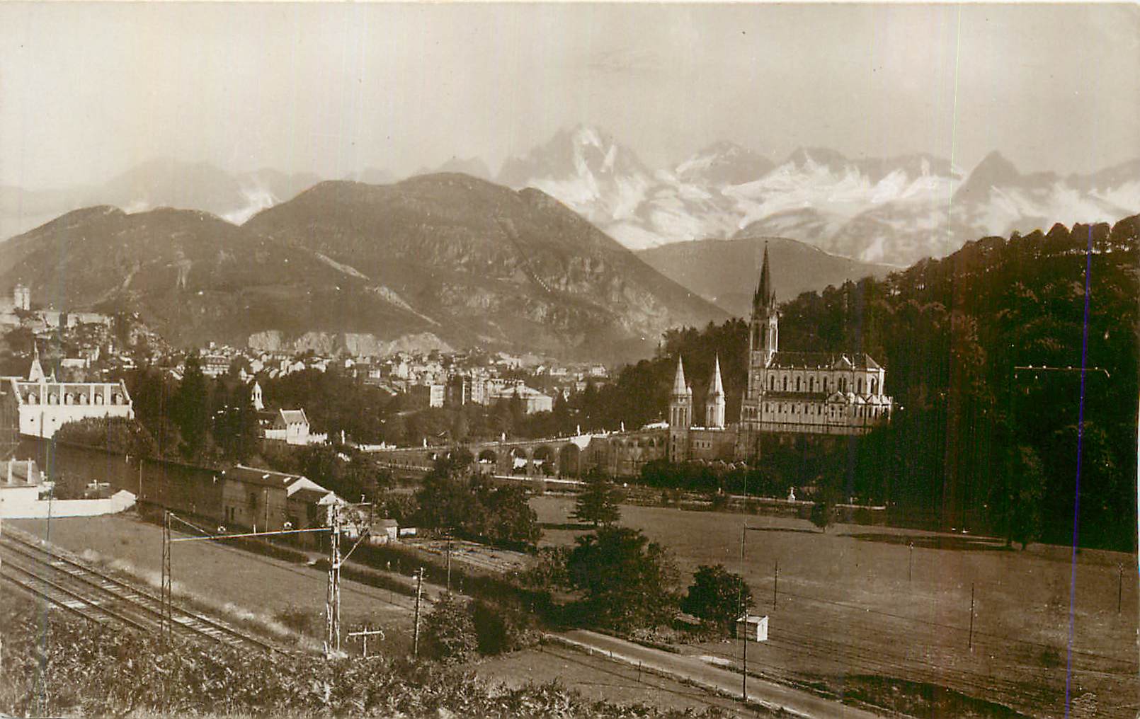 CPM Lourdes La Basilique Le Fort et le Funiculaire 