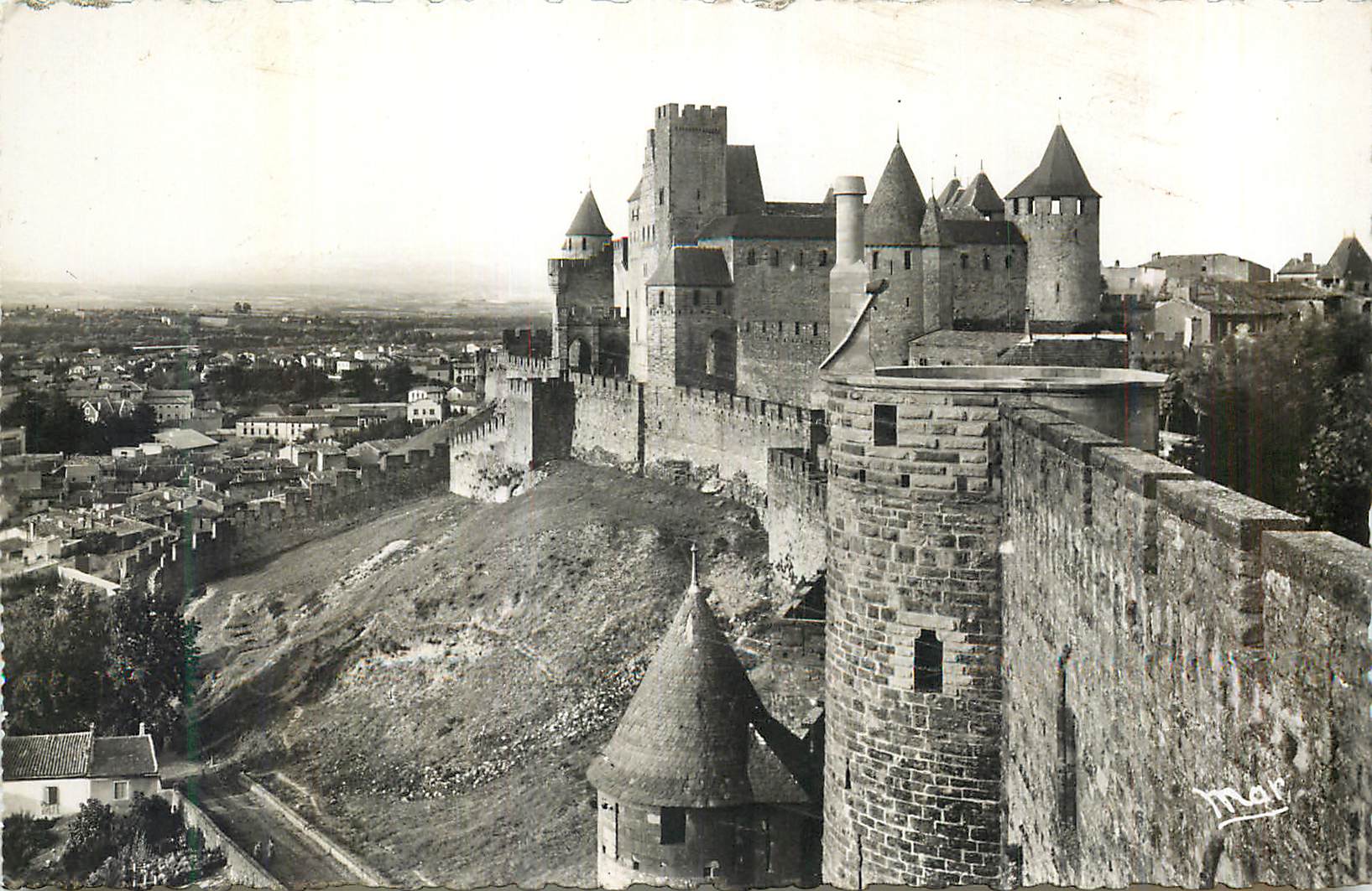 CPM Carcassonne Chateau Comtal et Tour Sarrazine 