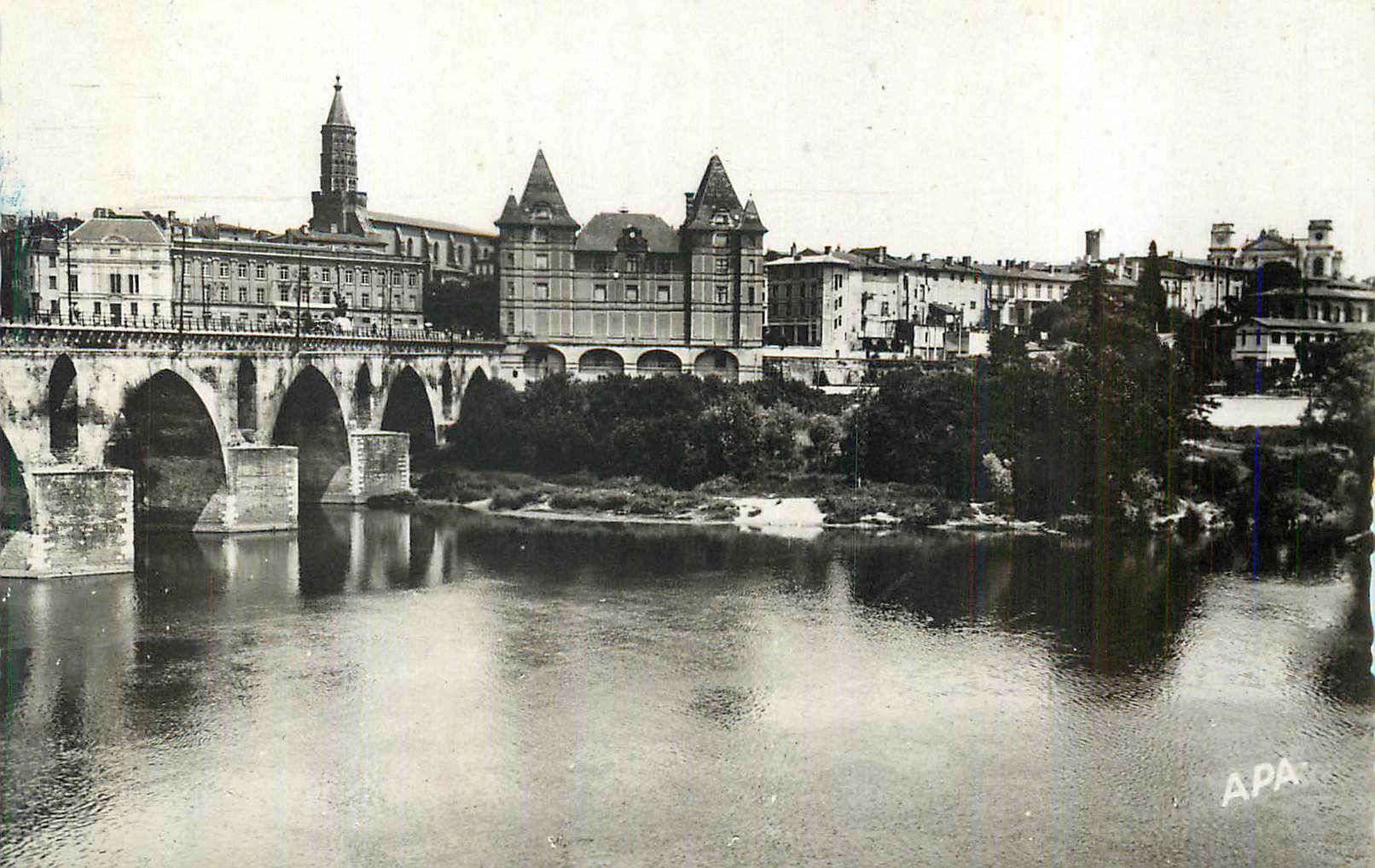 CPM Montauban Vue generale Le vieux Pont et le Musee Ingres 