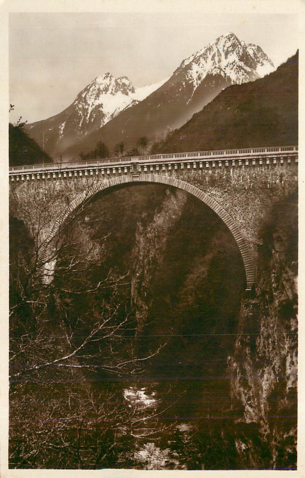 CPM Saint Sauveur Le Pont Napoleon 