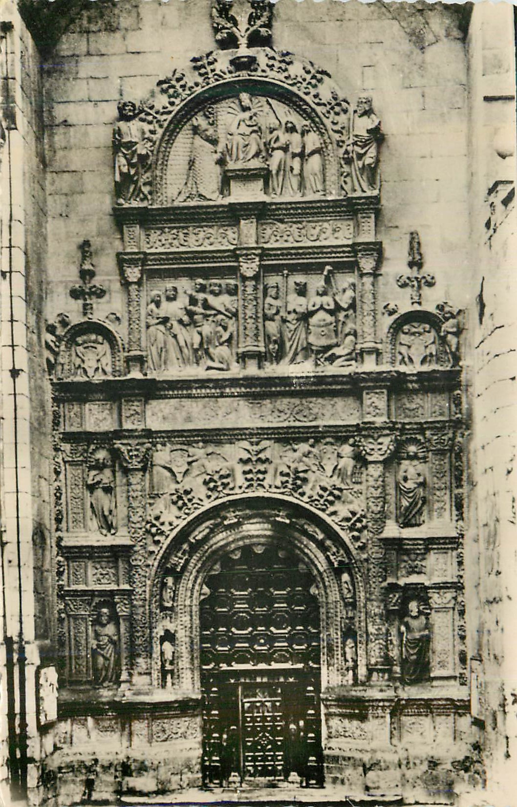 Portail de la cathédrale — détails sculptés — éditeur inconnu