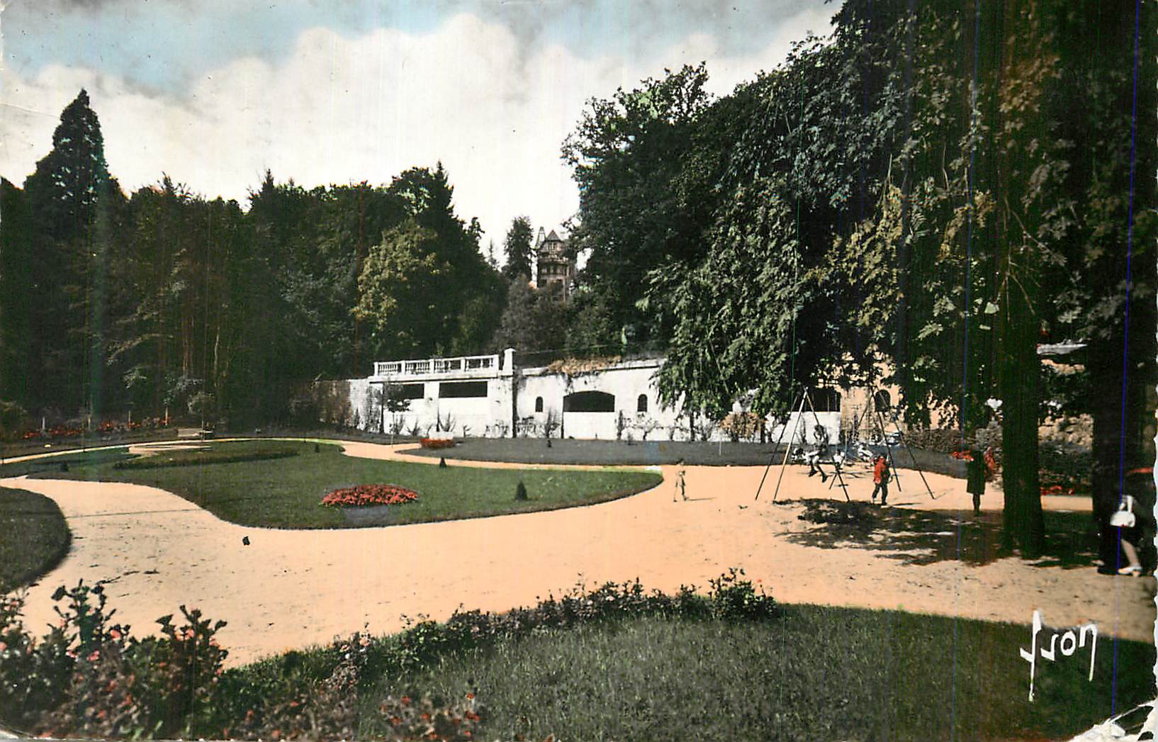 CPM Bagnoles de l Orne Le jardin d enfants 