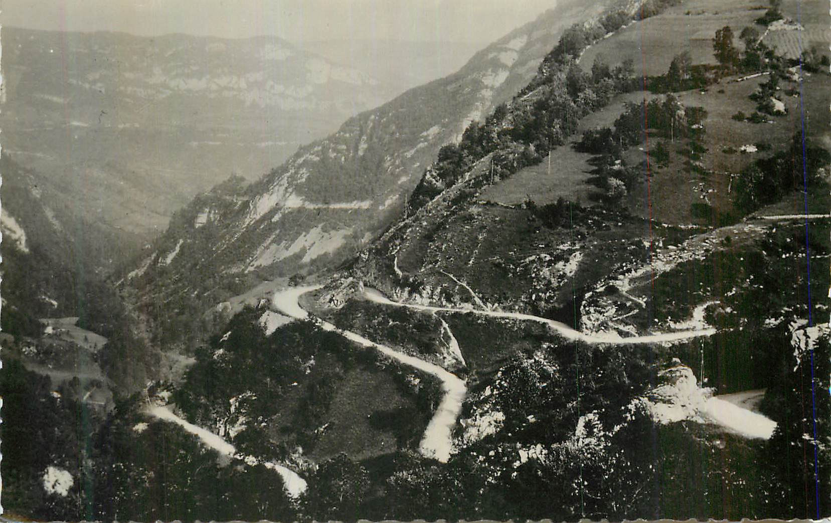 CPM Jura Touriste Route de St Claude a la Faucille Les lacets de Septmoncel 