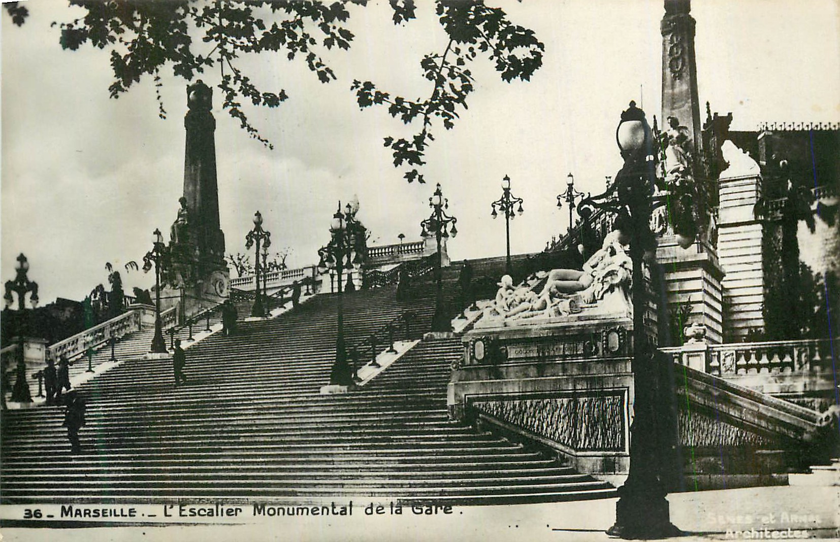 CPM Marseille L Escalier Monumental de la Gare 