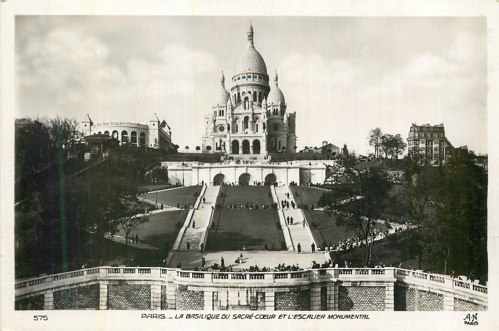 CPM Paris La Basilique du Sacre Coeur et l Escalier Monumental 