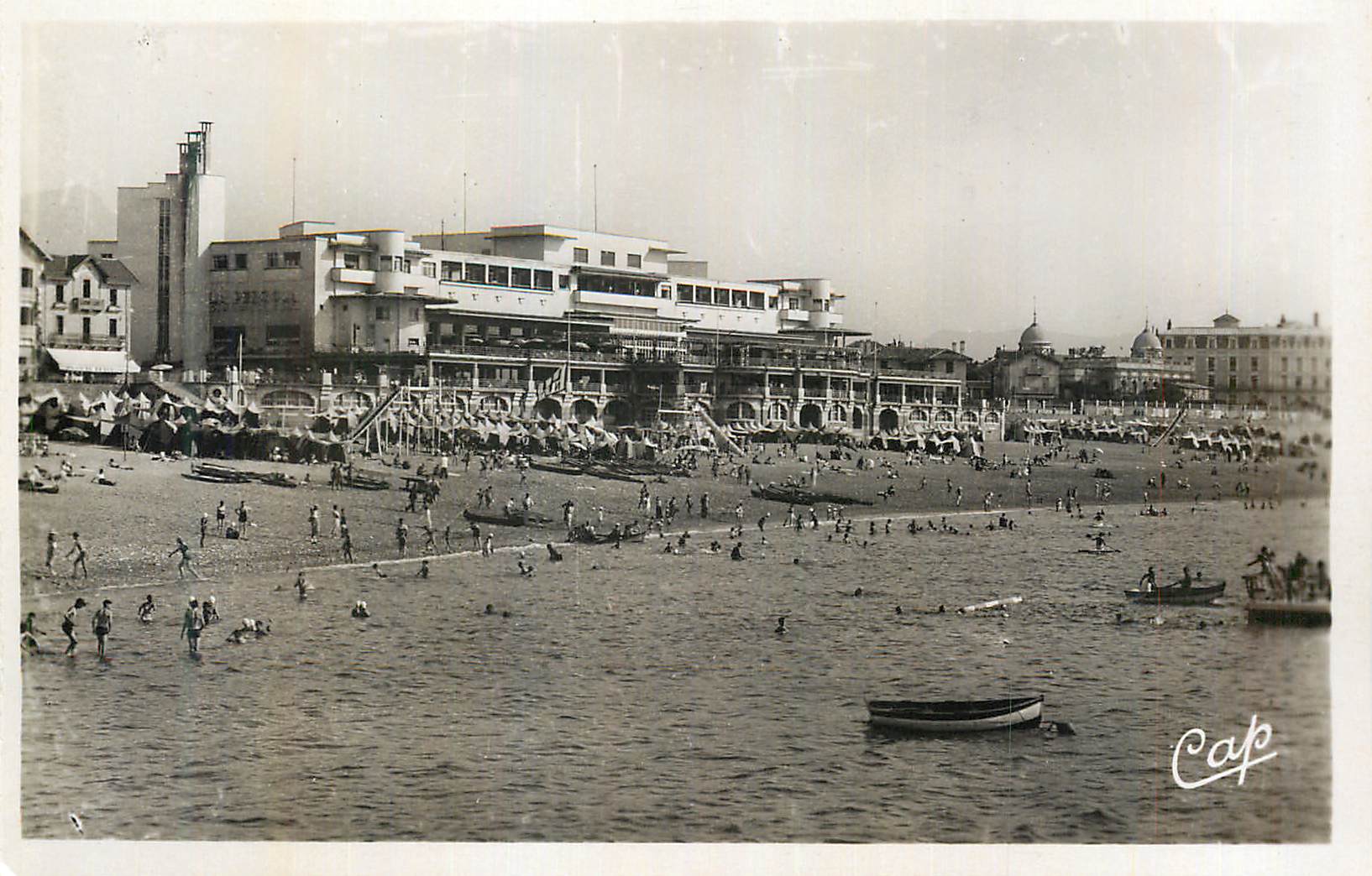 CPM St Jean de Luz Vue generale de la plage vers la Pergola 