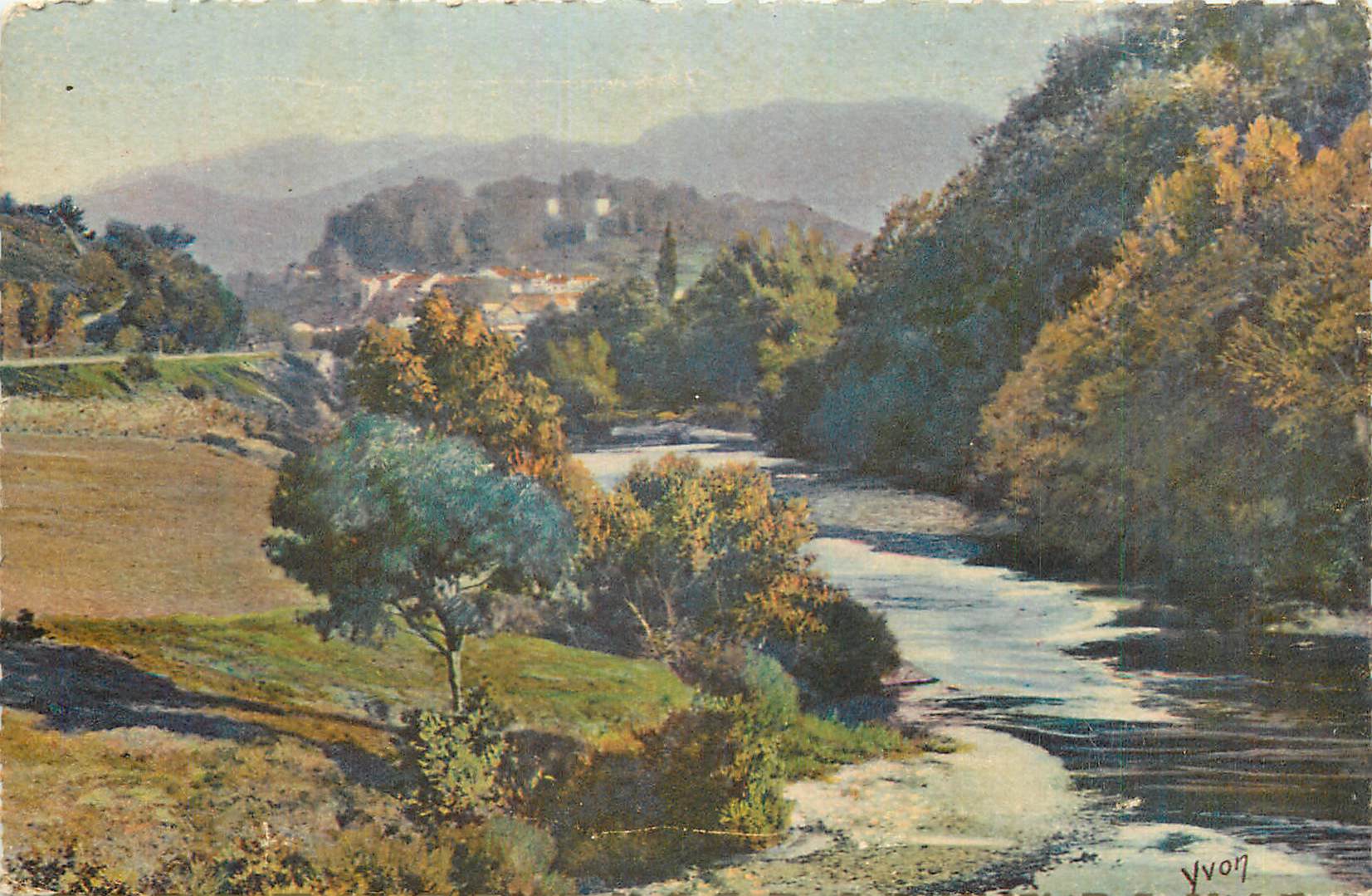 Vue du fleuve — paysage automnal — Yvon