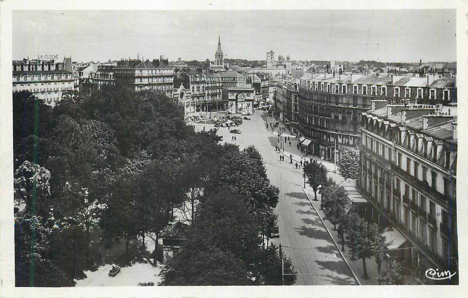 CPM Dijon C d Or Un apercu sur la Place Darcy 
