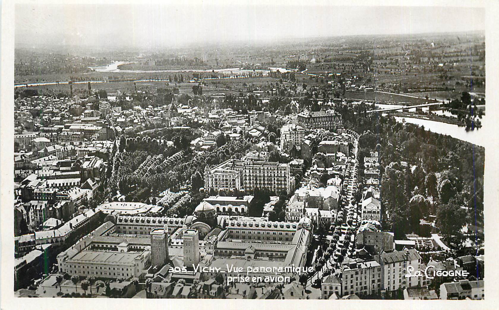 CPM Vichy Vue panoramique prise en avion 