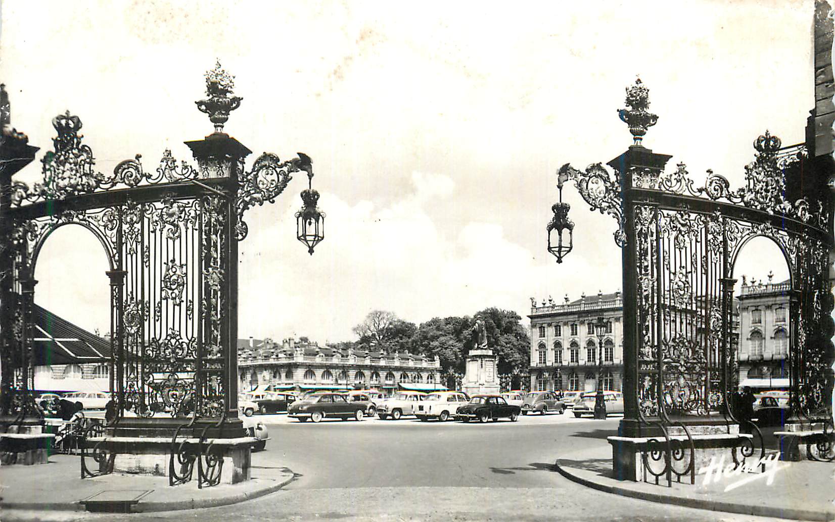 CPM Nancy Les Grilles de Jean Lamour de la Place Stanislas 