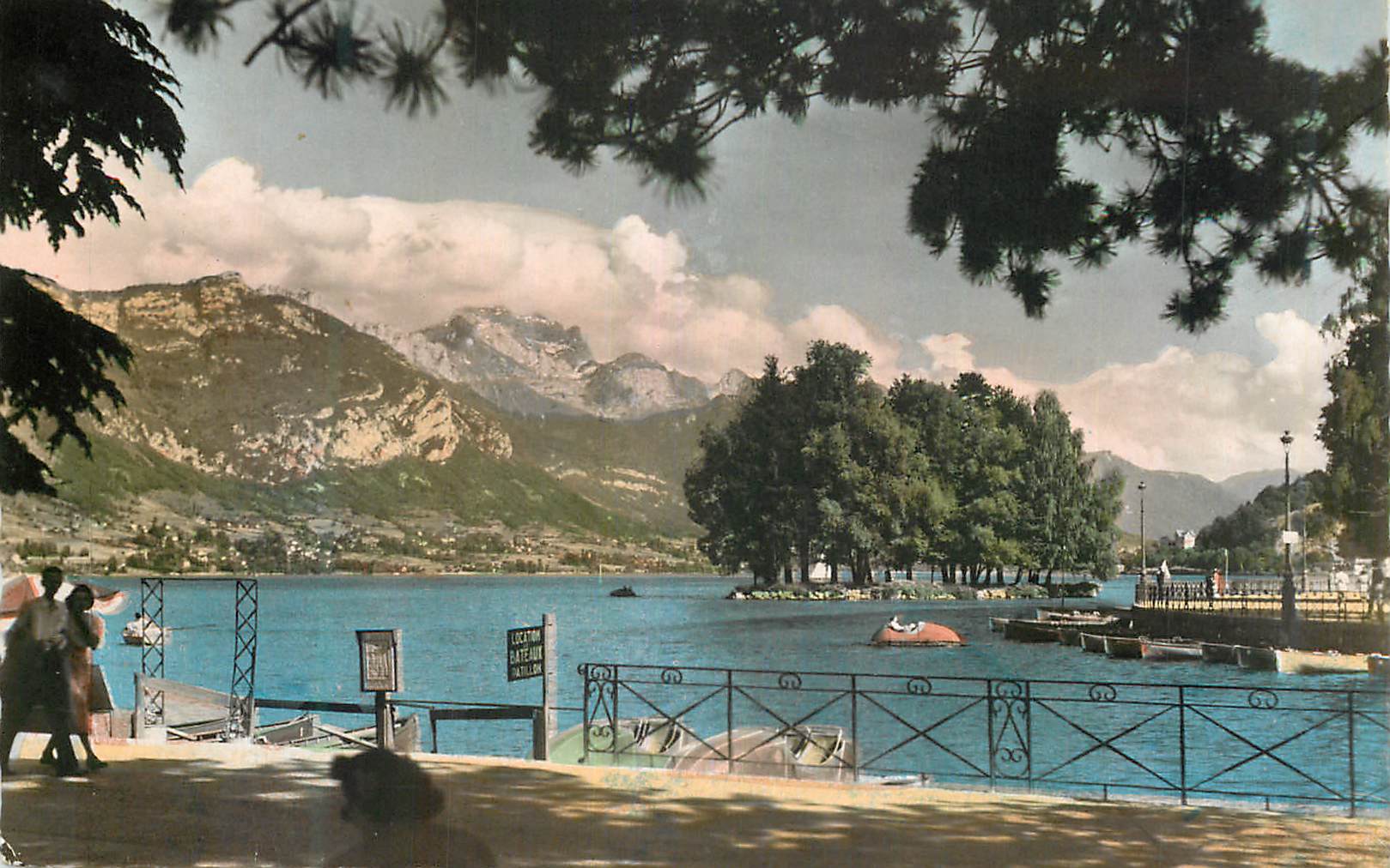 CPM Annecy L Ile des Cygnes le Mont Veyrier et la Tournette 