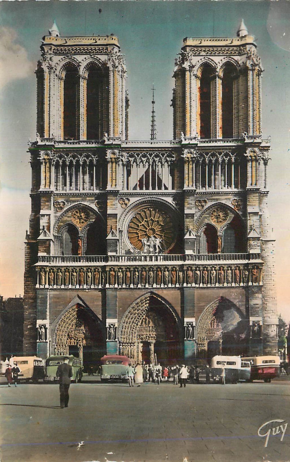 CPM Paris Facade de la cathedrale Notre Dame 