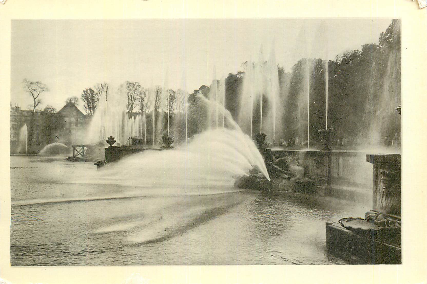 CPM Parc du Chateau de Versailles Grandes eaux Le Bassin de Neptune 