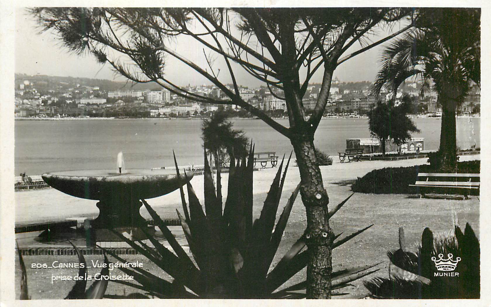 CPM Cannes Vue generale prise de la Croisette 