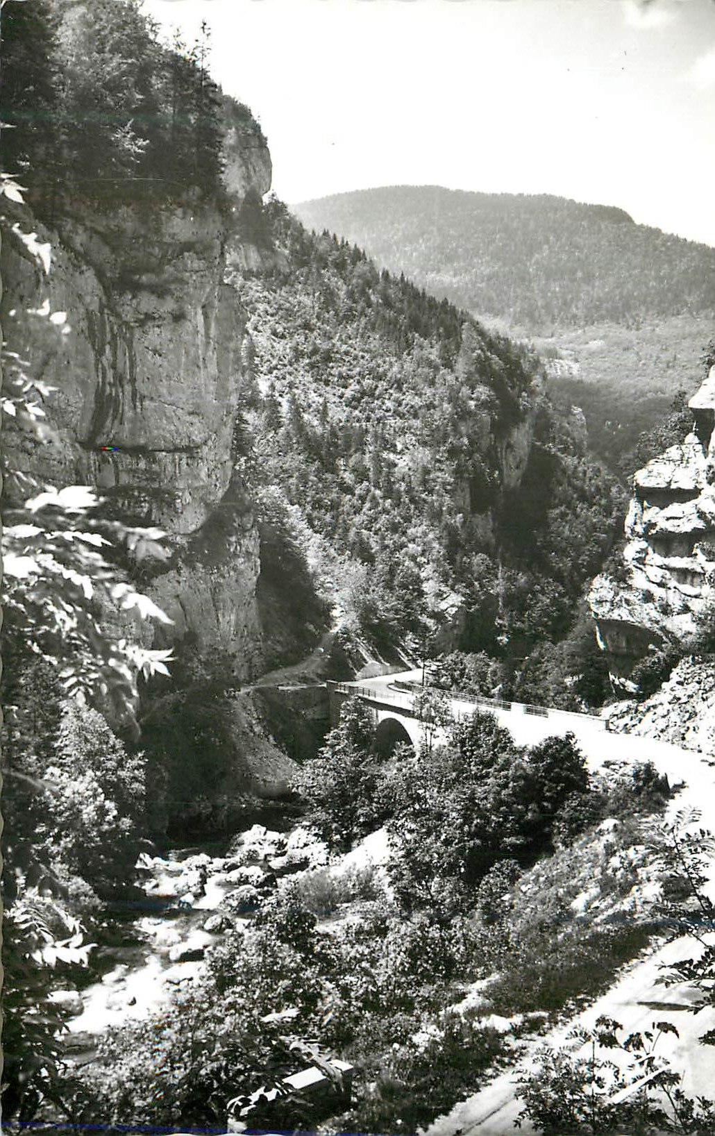 Pont sur le canyon de la Vézère — Dordogne — éditeur inconnu