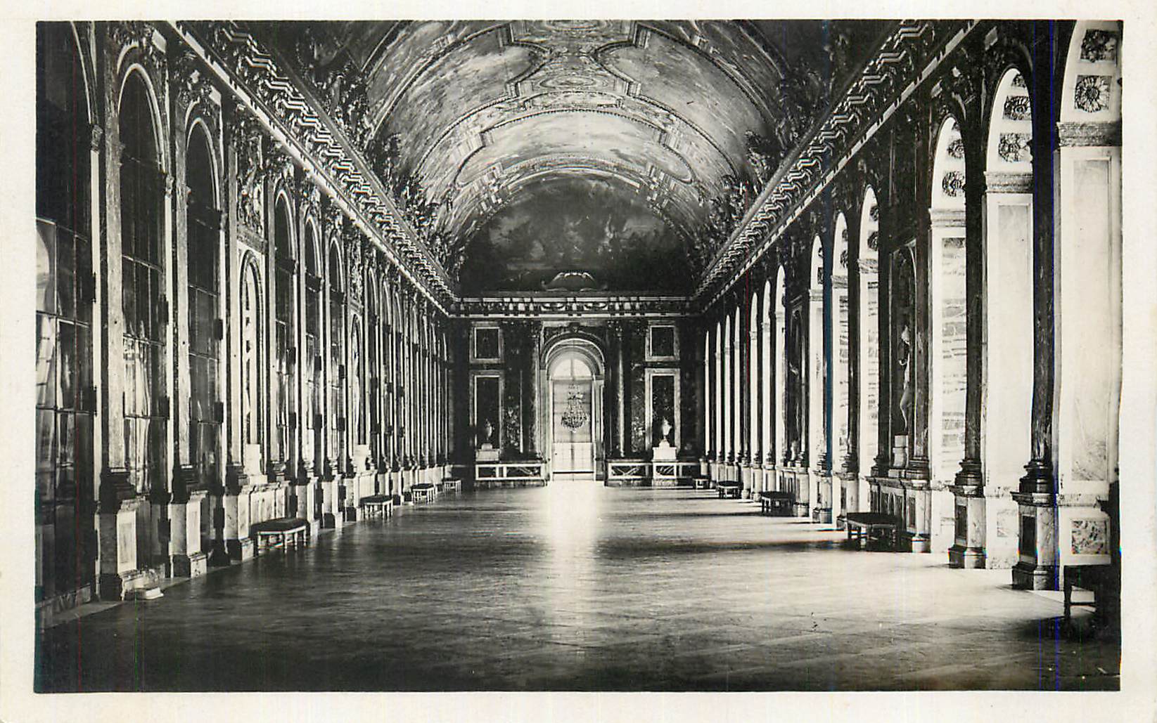 CPM Versailles La Galerie des Glaces 