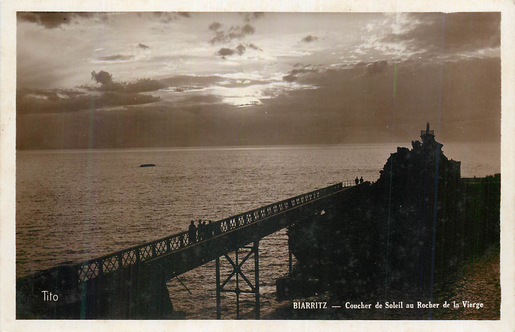 BIARRITZ — Couche de Soleil au Rocher de la Vierge — Tito