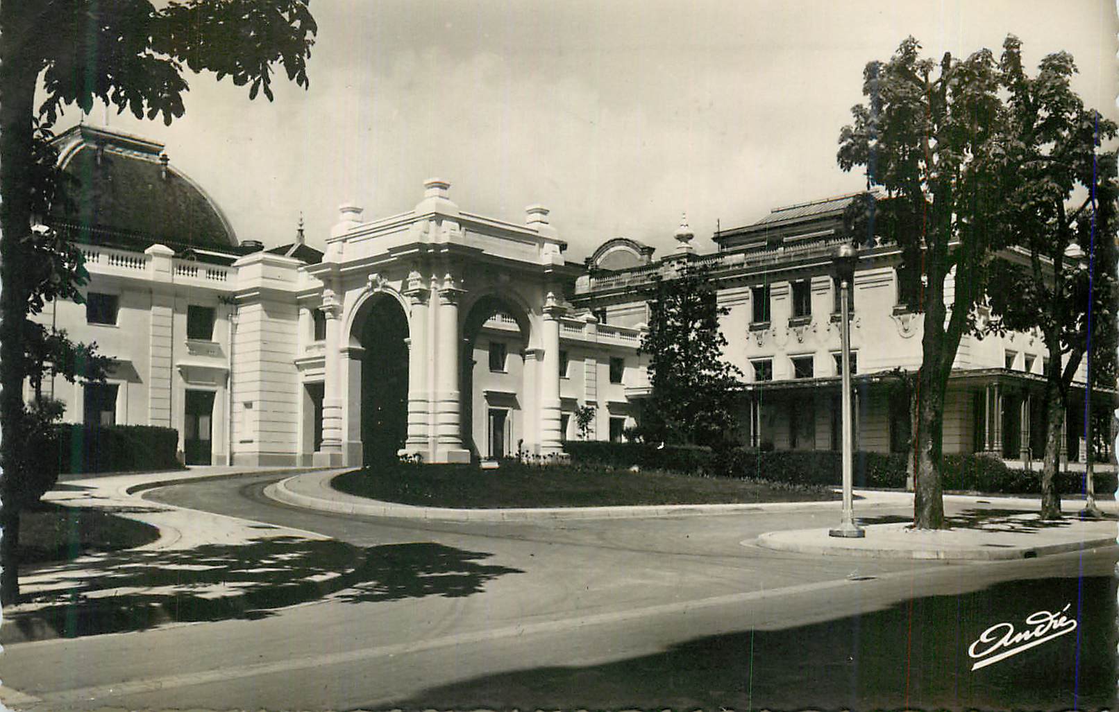 CPM Aix les bains L Entree du Grand Cercle 