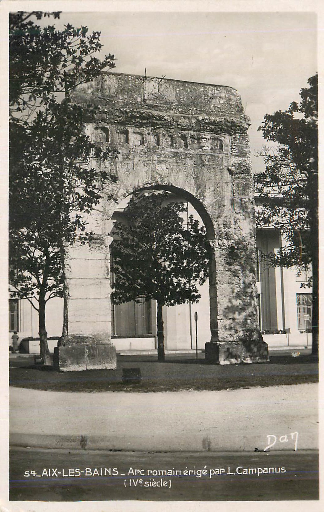 Aix-les-Bains — Arc romain érigé par L. Campanus (IVe siècle)