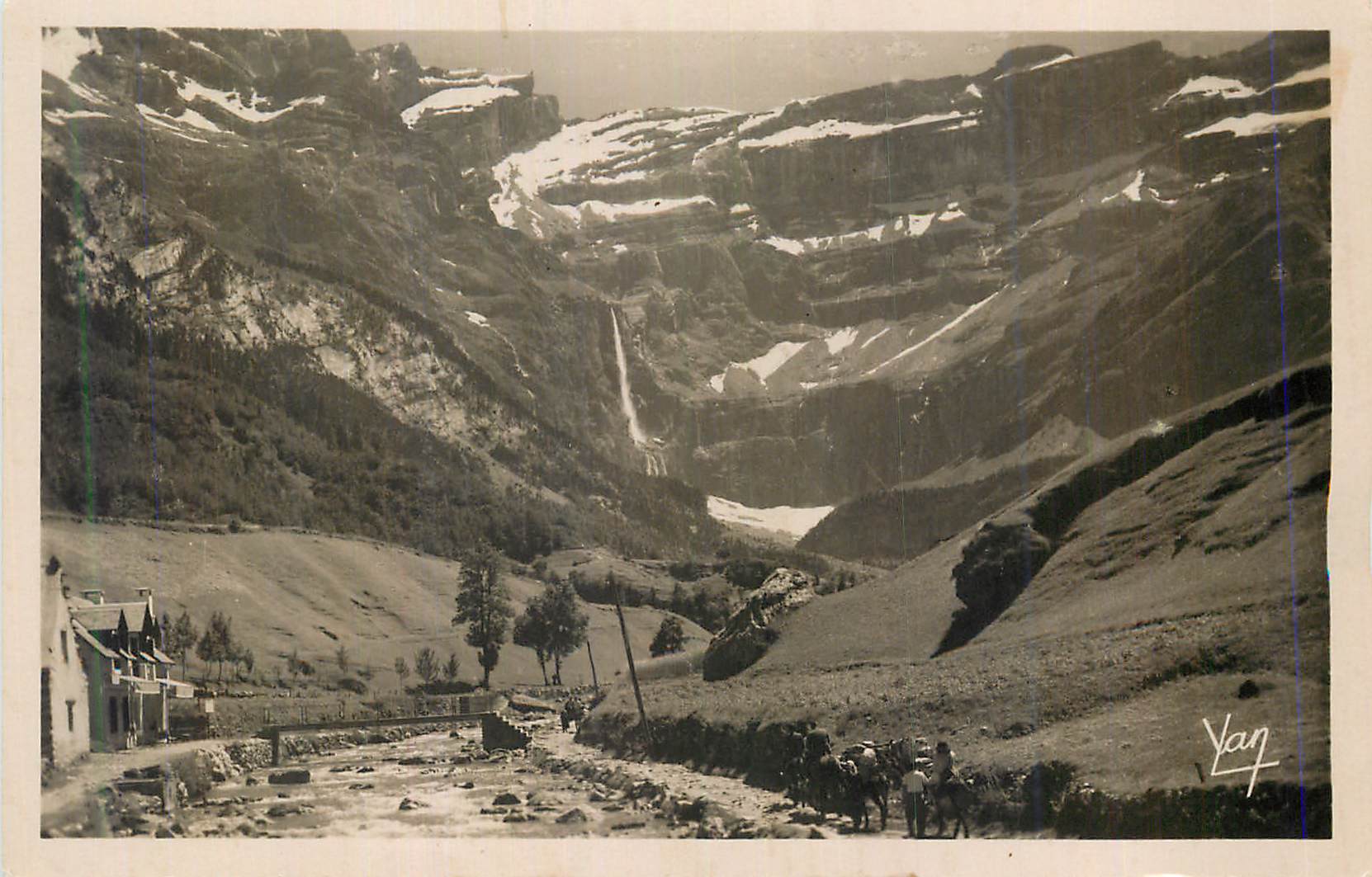 CPM Gavarnie La Chaumiere et le cirque 