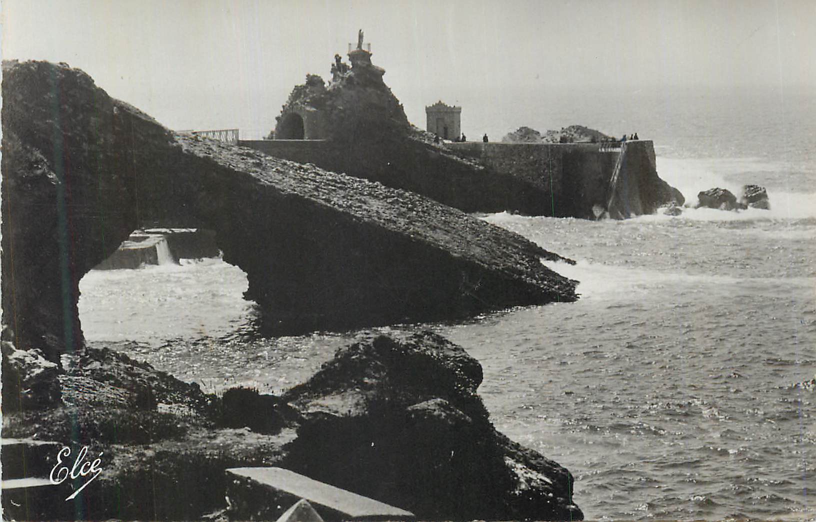 CPM Biarritz B Pyr Le rocher de la vierge 