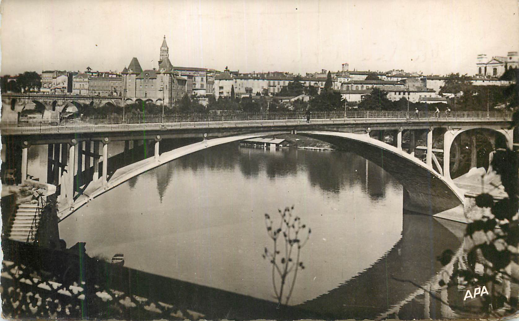Pont sur le Rhône à Lyon — vue panoramique — éditeur APA