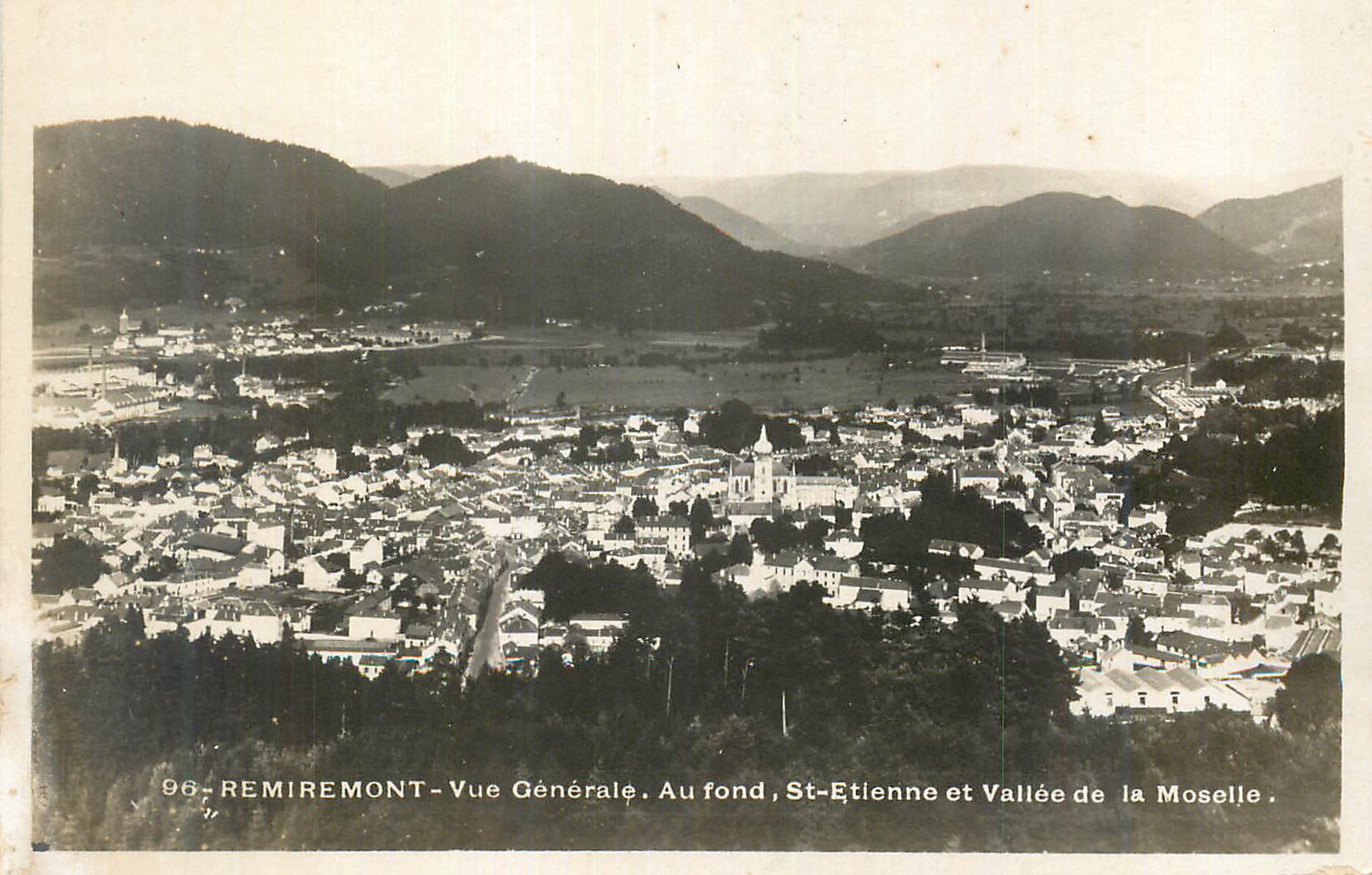 CPM Remiremont Vue generale Au fond St Etienne et Vallee de la Moselle 