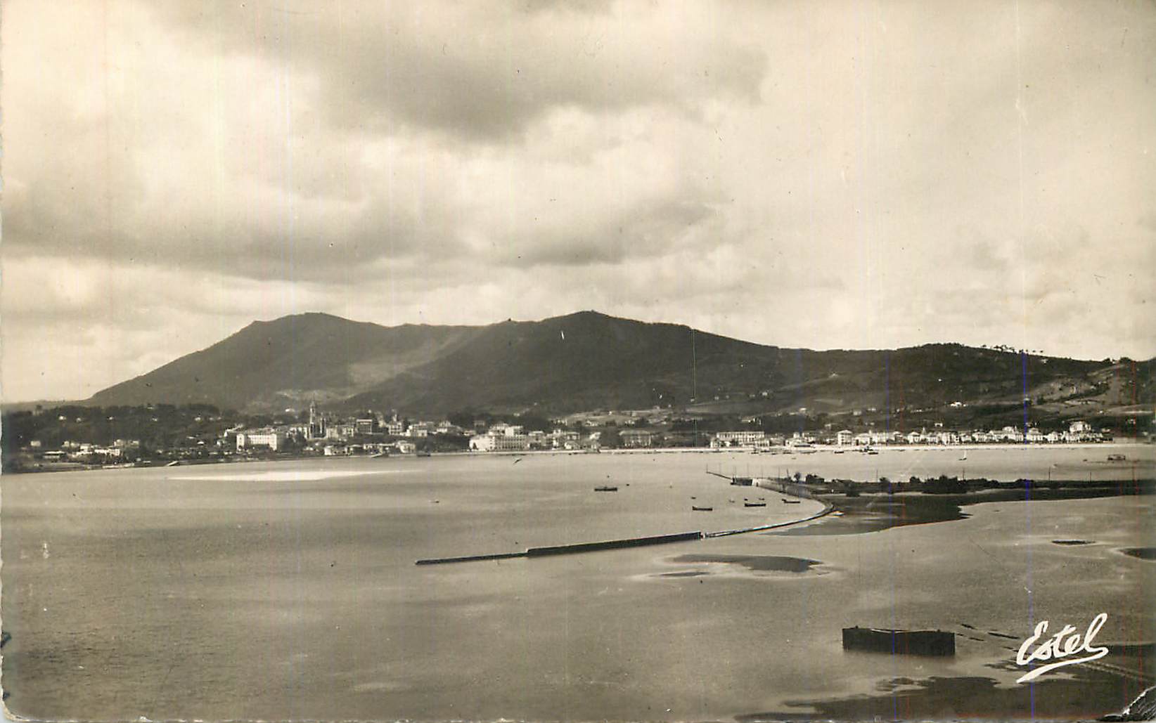 CPM Hendaye Frontiere Franco Espagnole Vue generale sur Fontarabie 