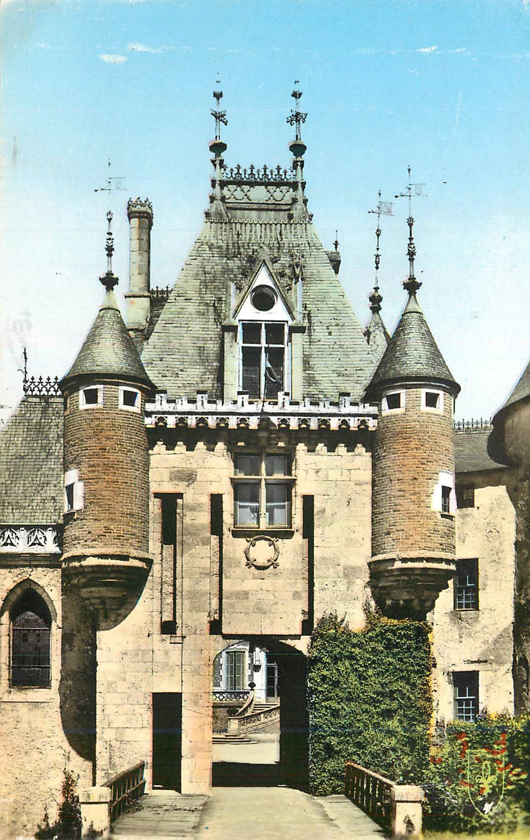 CPM Saint Florent sur Cher Entree du Chateau 