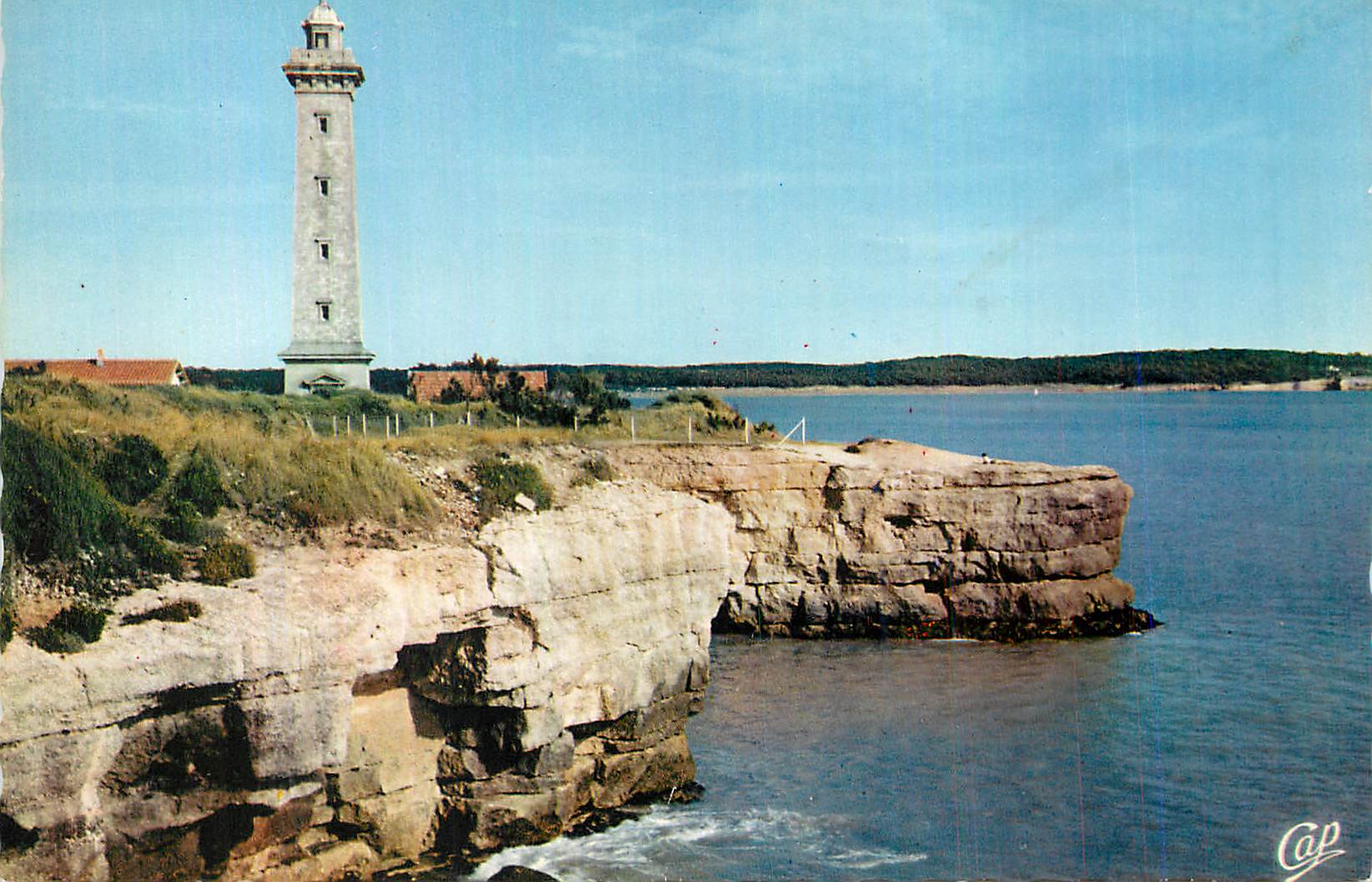 CPM St Georges de Didonne Les Rochers et le Phare 