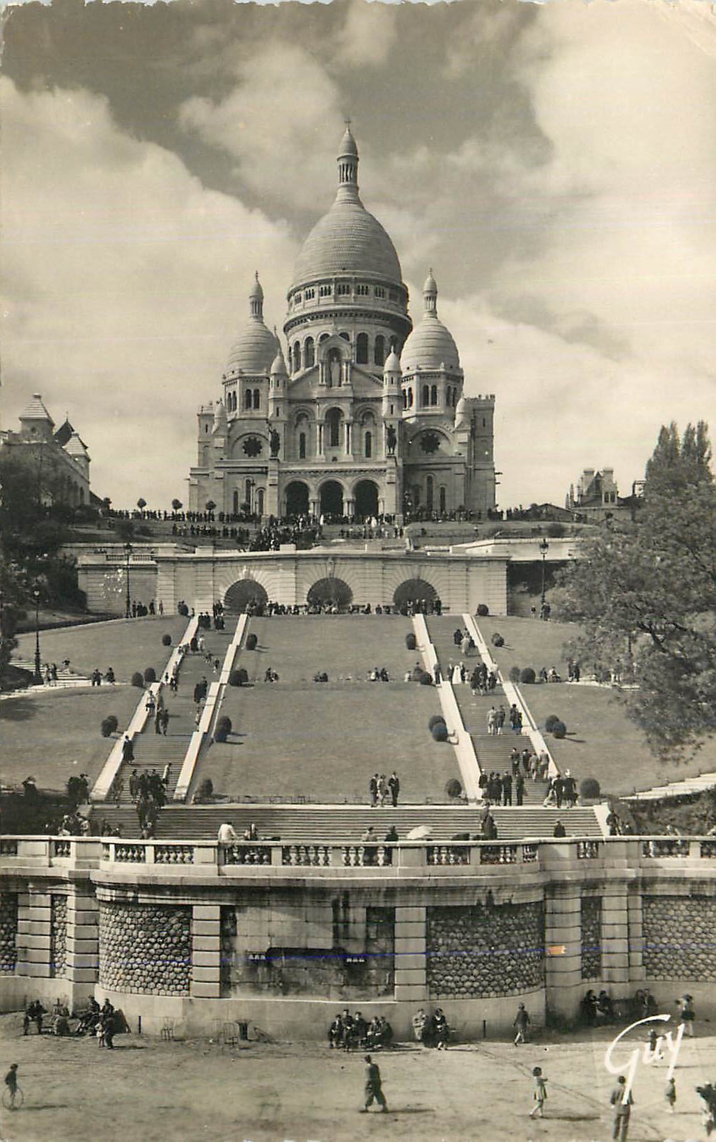 CPM Paris Basilique du Sacre Coeur de Montmartre et les jardins 