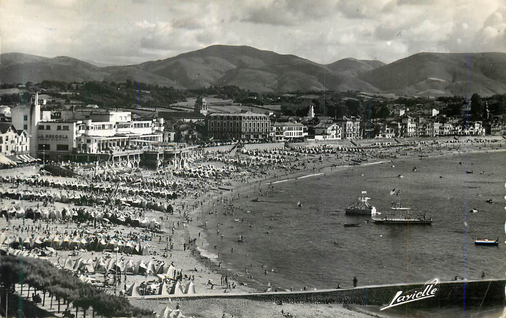 CPM St Jean de Luz La Plage et le Casino 