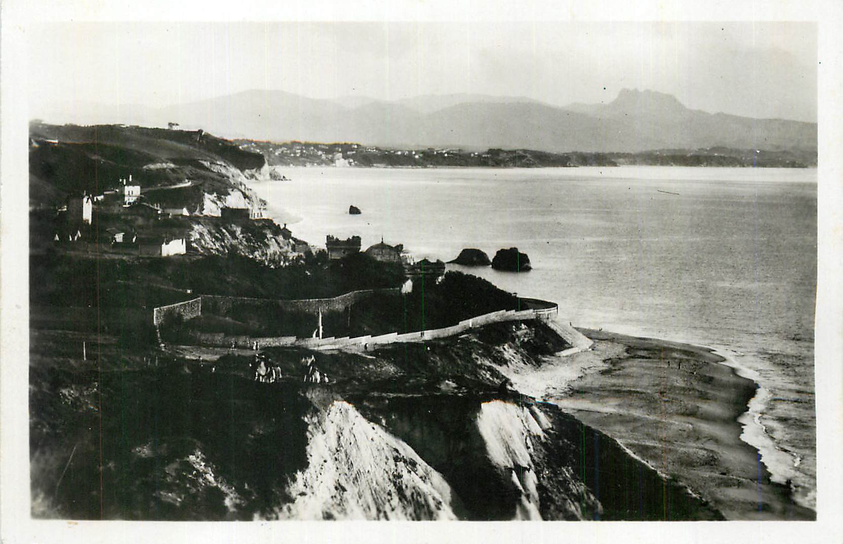 CPM Biarritz Vue generale de la Cote Basque et des Pyrenees 