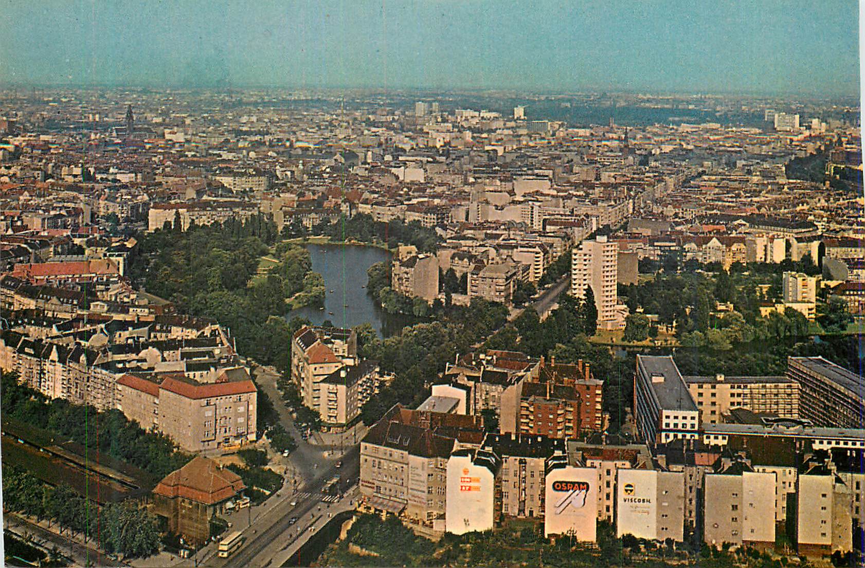 Vue aérienne de Berlin — avec le lac et les bâtiments OSRAM et BISCOSL — éditeur non visible