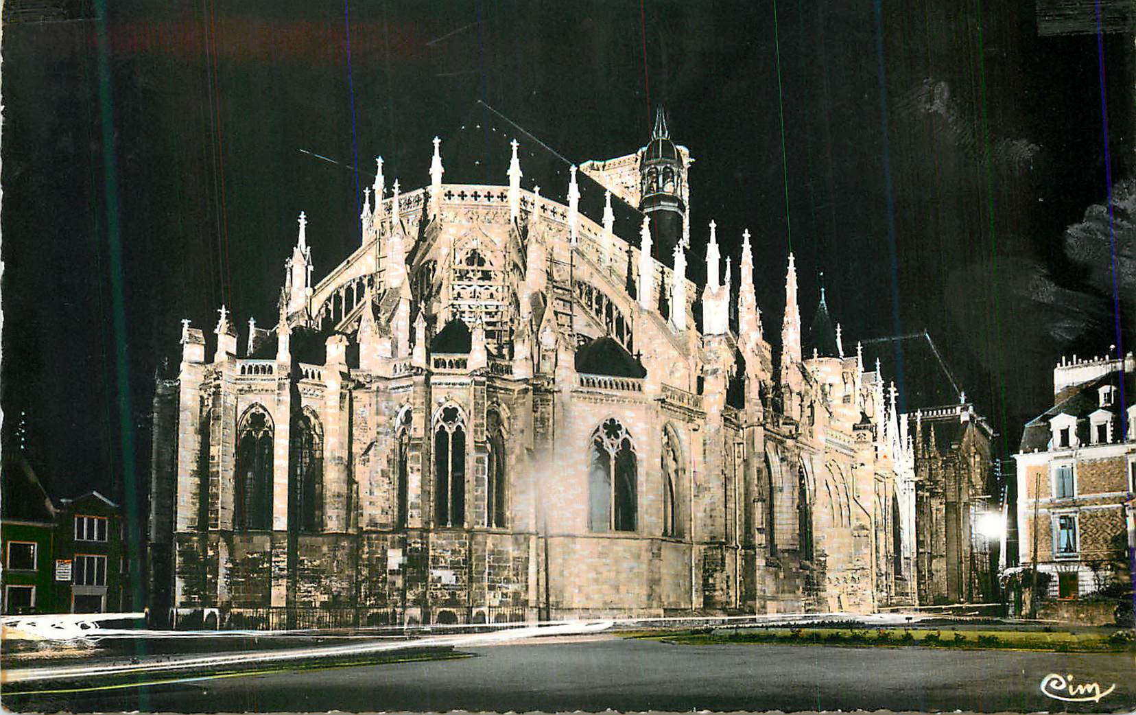 CPM Nevers Nievre La cathedrale la nuit 