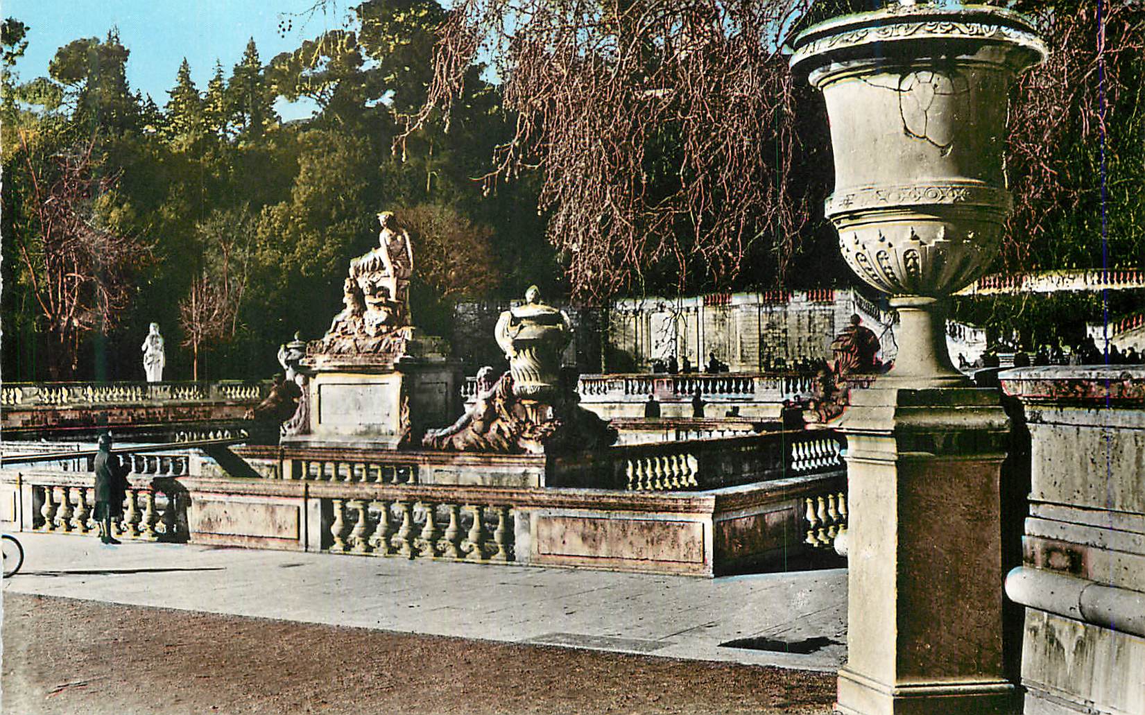 Fontaine de la Fontaine des Fleurs — Jardin des Tuileries — Paris