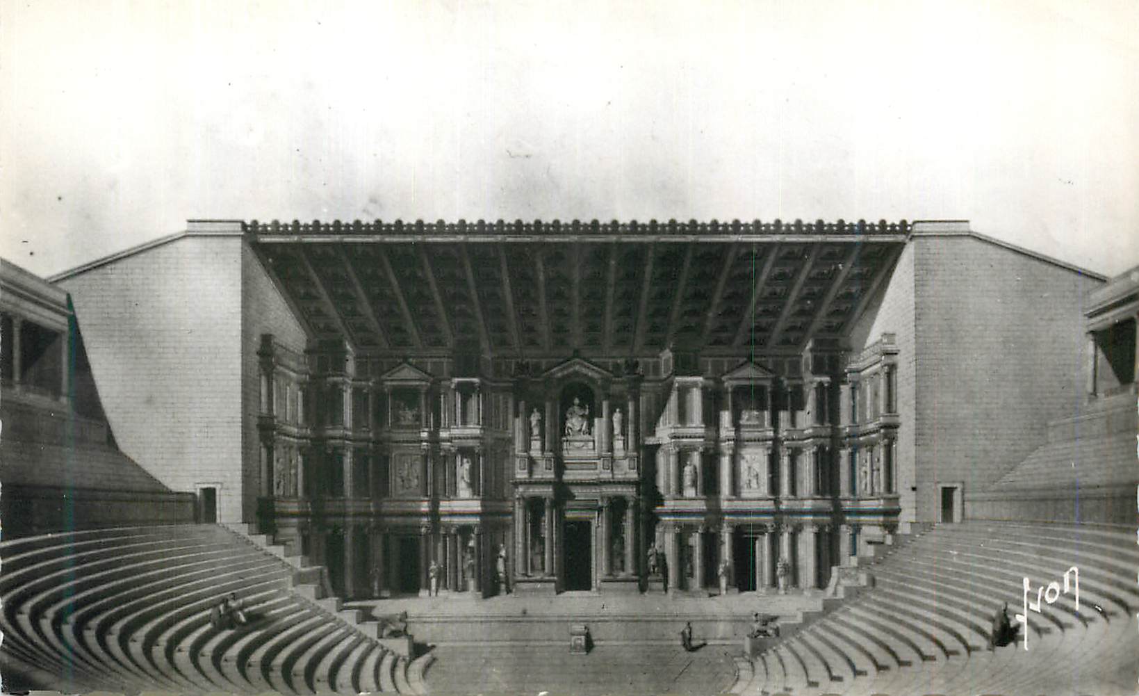 CPM Orange Vaucluse Interieur du Theatre a l epoque romaine 
