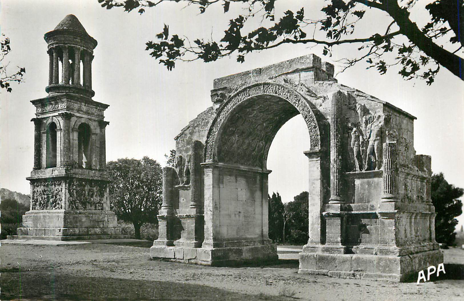 CPM Saint Remy de Provence B du R Antiquite Monument 