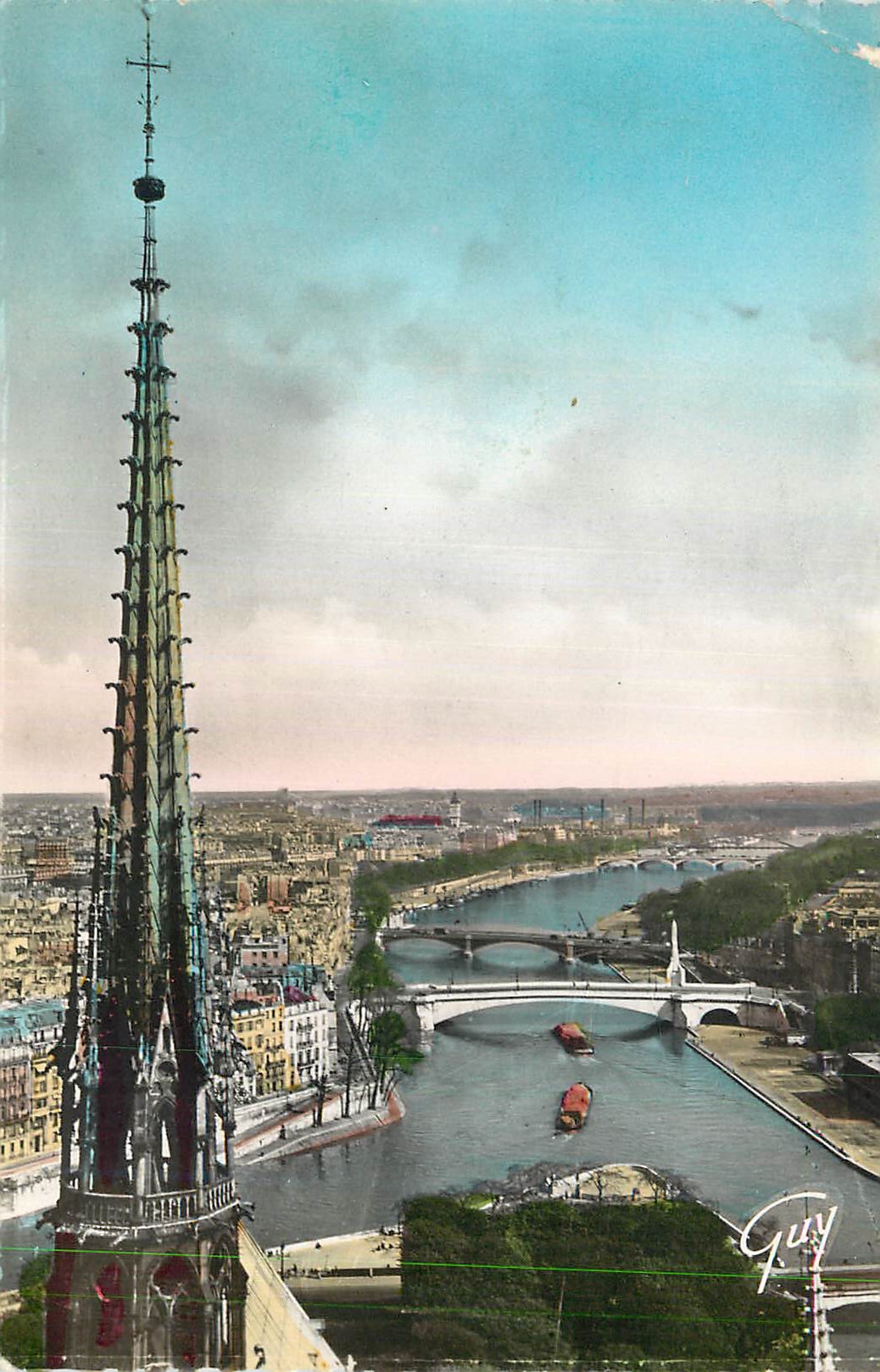 CPM Paris La fleche de Notre Dame et Panorama de la Seine en amont 