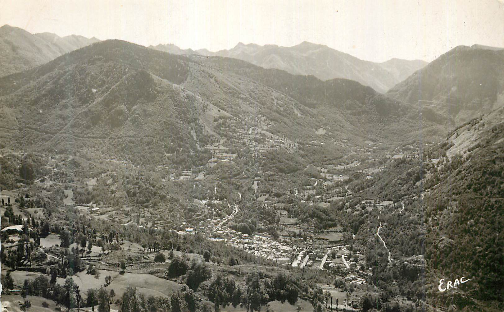 Erac — Panoramablick auf das abgelegene Dorf — Éraco