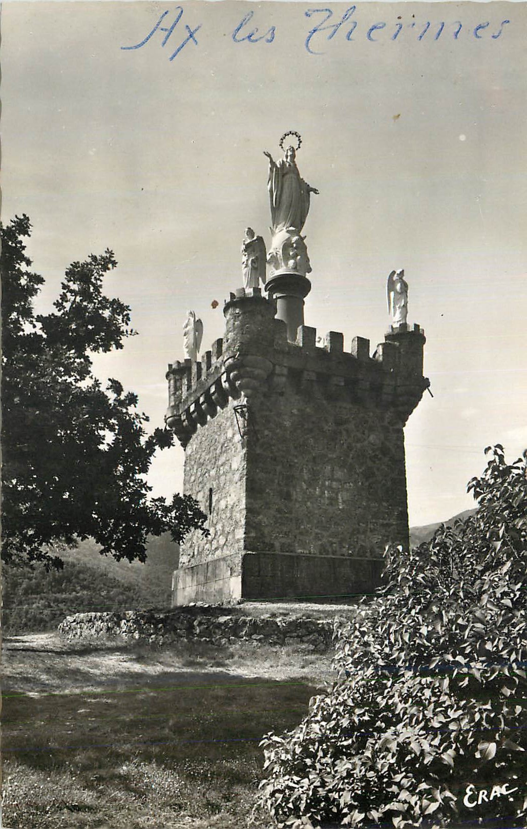 Ax les Thermes — statue de la Vierge Marie sur un édifice fortifié — ERAC