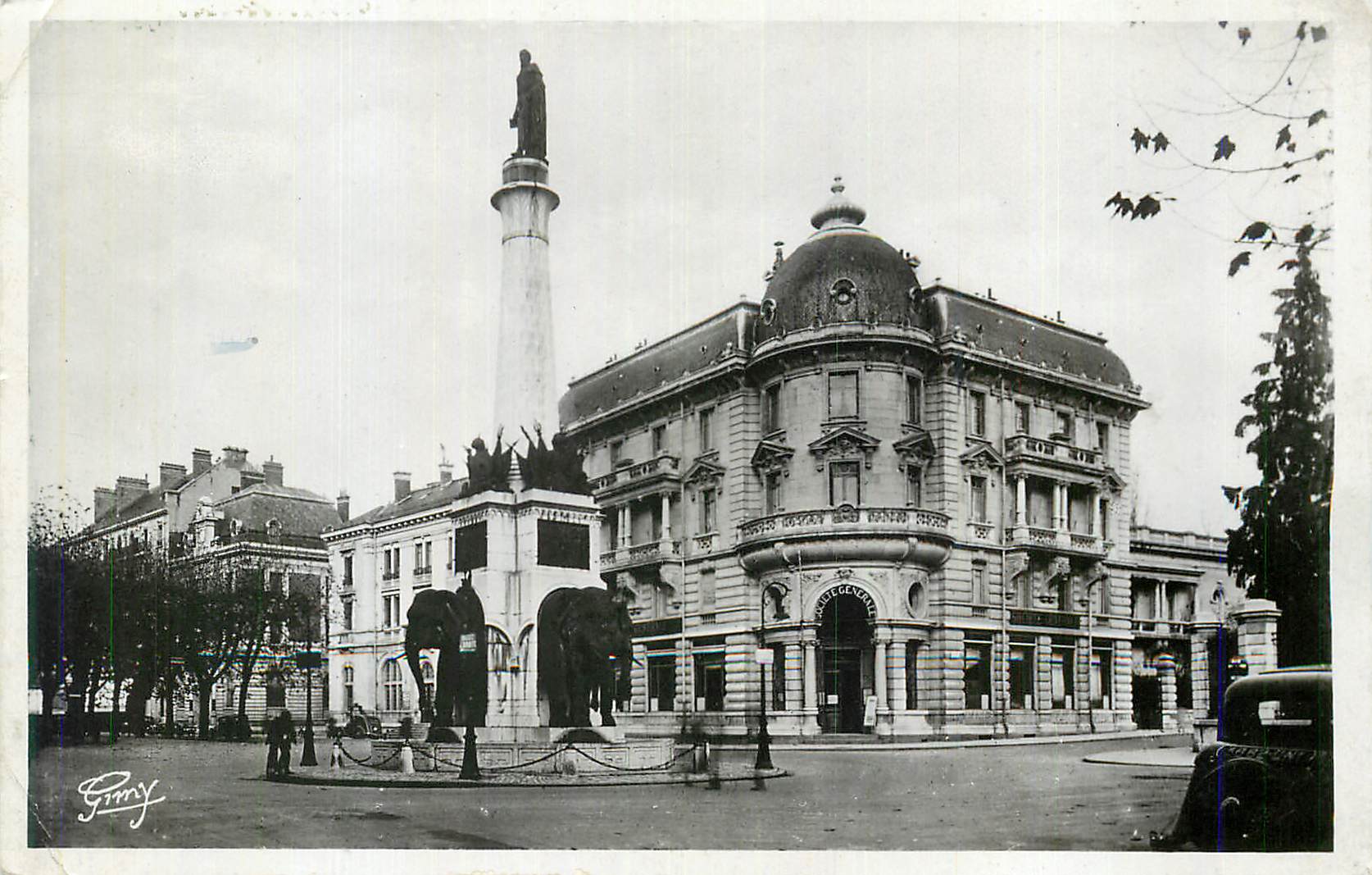 CPM Chambery Fontaine des Elephants et Statue du General de boigne 