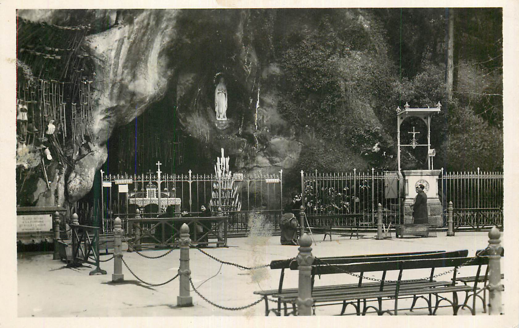 CPM Lourdes La Grotte Miraculeuse 
