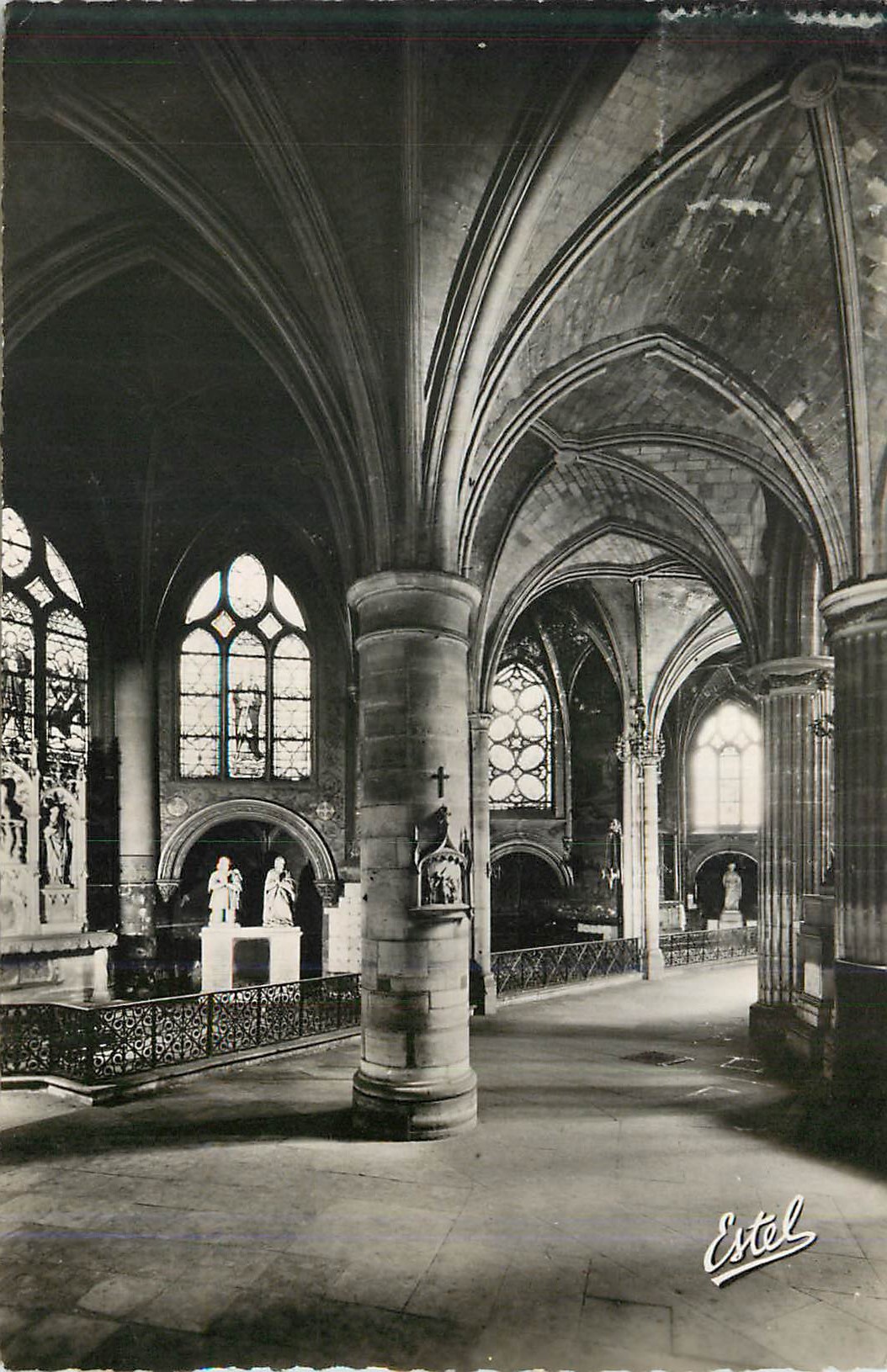 CPM Eglise Saint Germain l Auxerrois Le Deambulatoire 