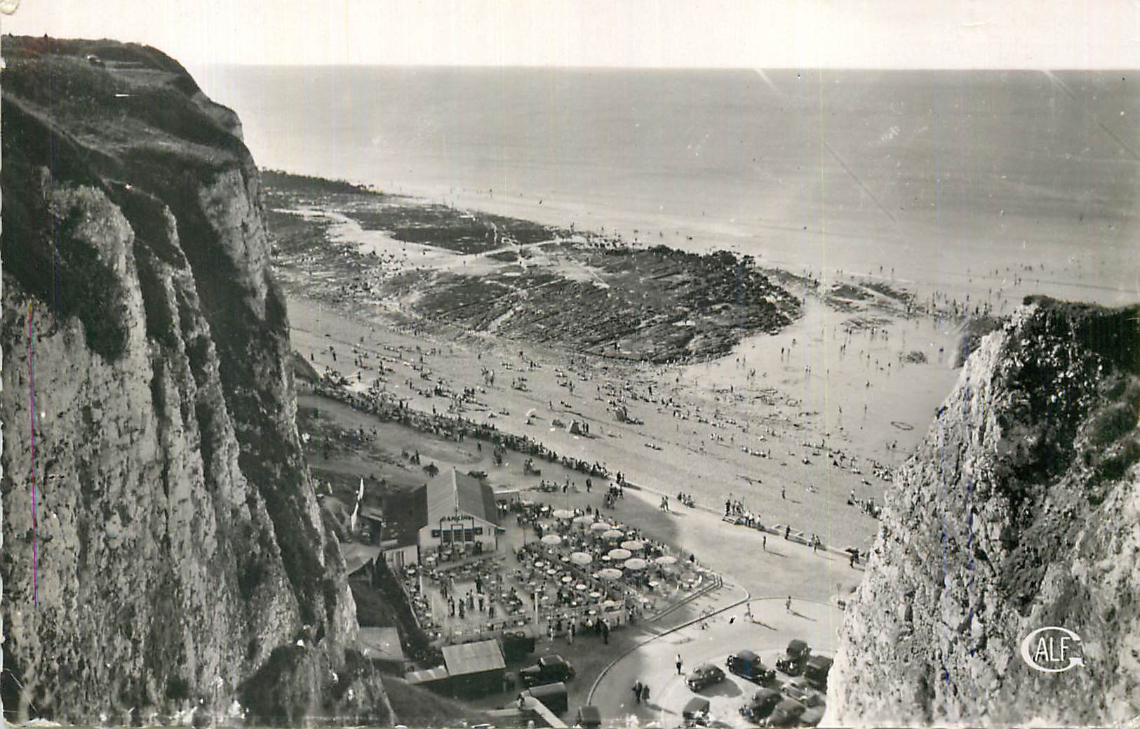 CPM Dieppe S Inf Le bas Fort Blanc vu des Falaises avec son Restaurant Bar Dancing 
