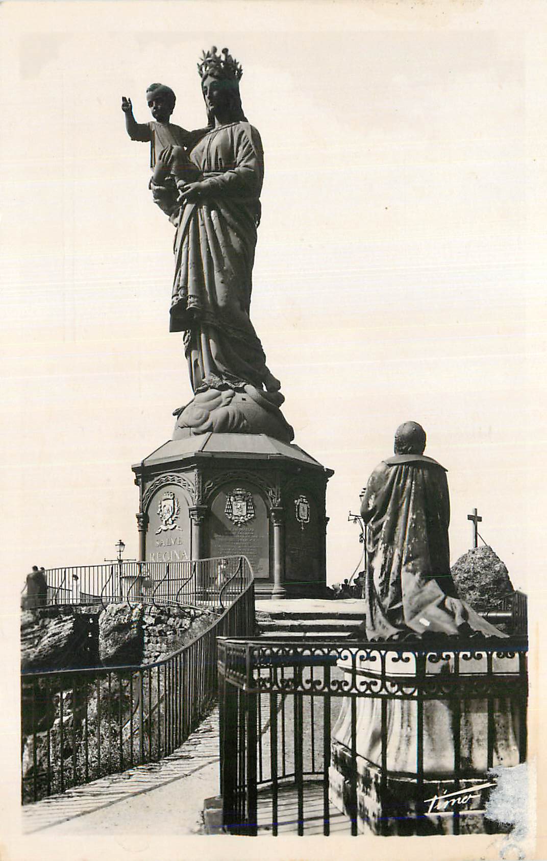 CPM Le Puy Statue colossale de Notre Dame de France 