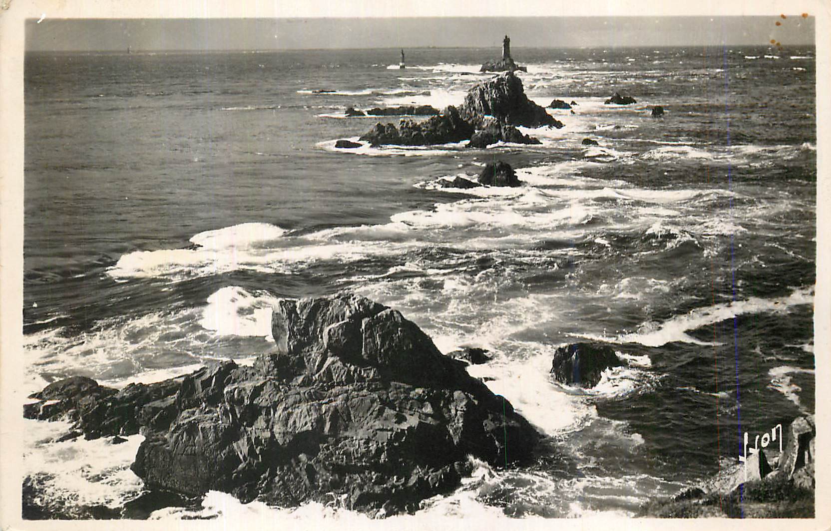 CPM Pointe du Raz Finistere Rochers prolongeant l eperon du Raz 
