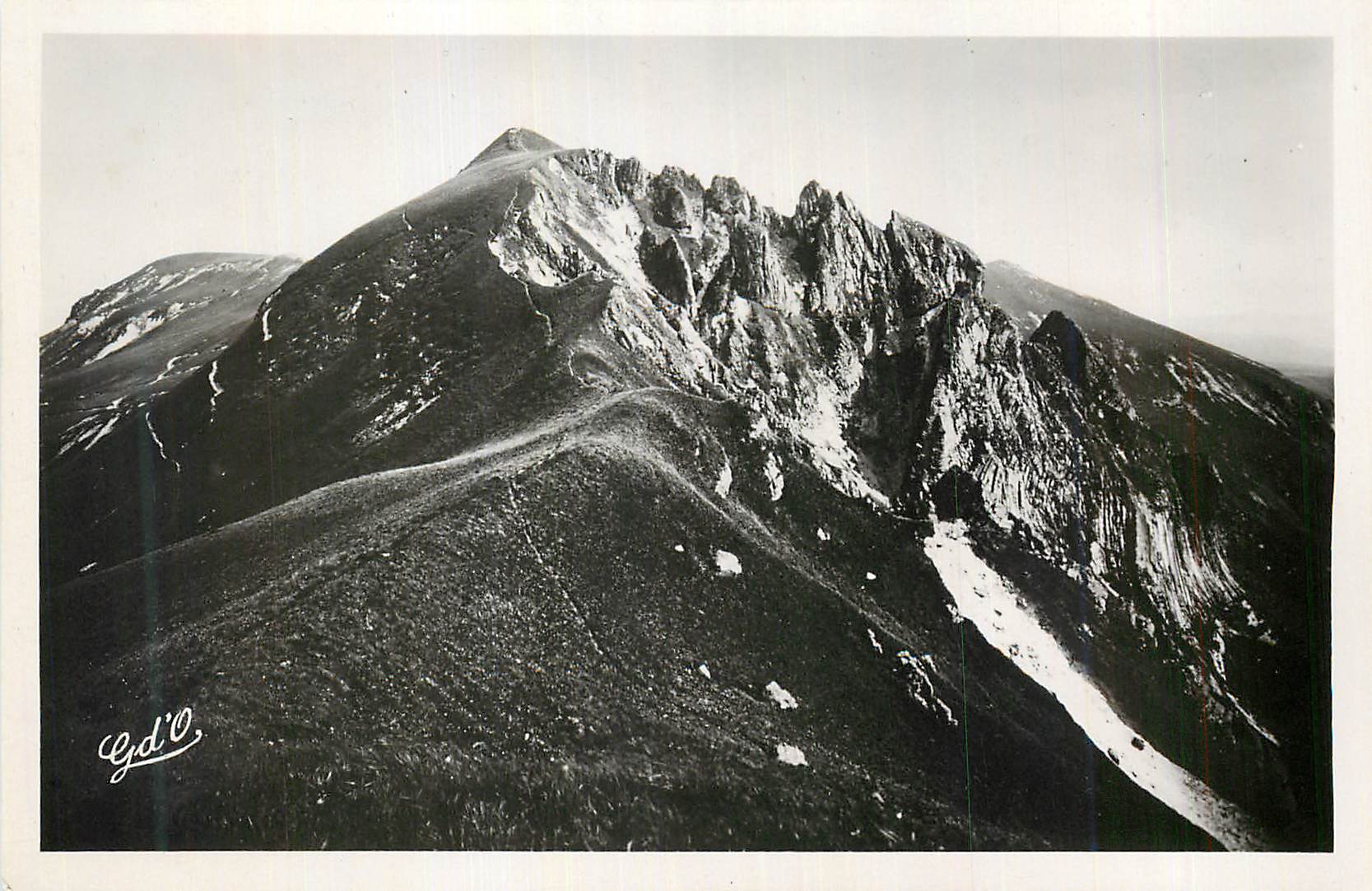 Montagna innevata — vista panoramica — Gd'O
